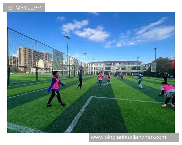 两兄弟携手追梦足球场共同奋斗成就足球明星之路 两兄弟携手追梦足球场共同奋斗成就足球明星之路