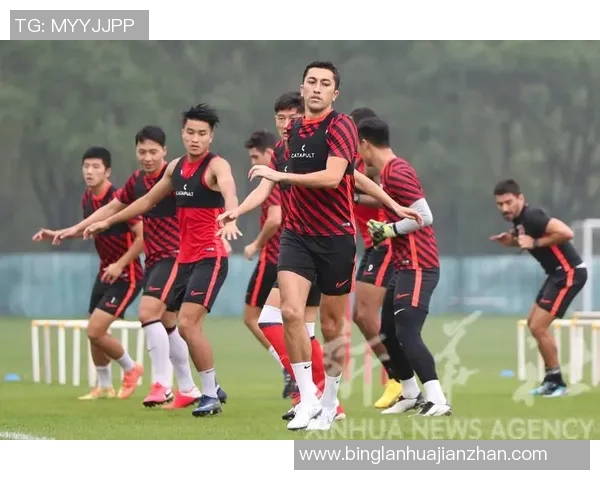 西安足球队荣登足球配合排行榜第三名展现团队实力与默契 西安足球队荣登足球配合排行榜第三名展现团队实力与默契