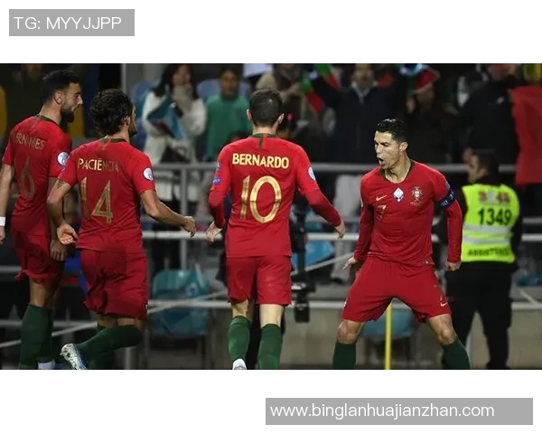 贝尔与足球明星亲密合影展现友谊与激情的瞬间 贝尔与足球明星亲密合影展现友谊与激情的瞬间